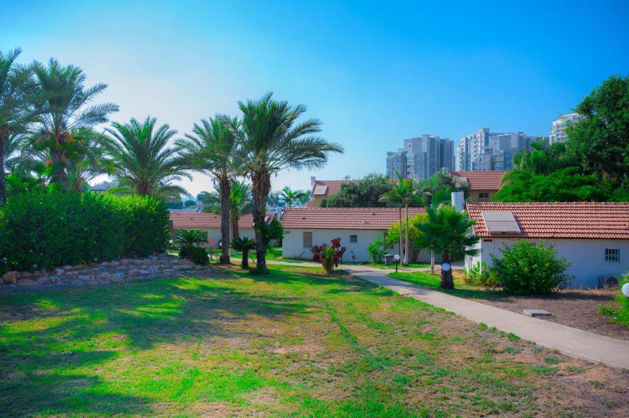 Agamim Hotel Ashkelon Exterior foto
